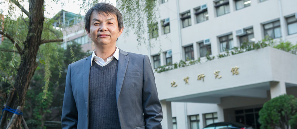 中央地質調查所地質資料組科長邵屏華