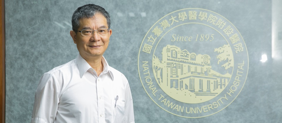 臺灣大學醫學院附設醫院醫務秘書賴飛羆。