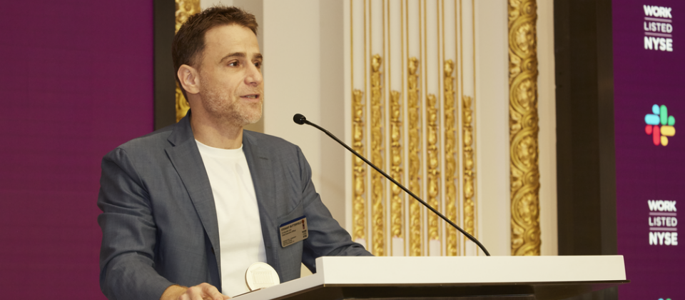 媒體引述Slack執行長Stewart Butterfield說法,表示從IBM的員工數來看,基本上已是現有企業最大規模,也就是說Slack服務的是全球最大組織。(圖片來源/Slack,https://brandfolder.com/slack/leadership)
