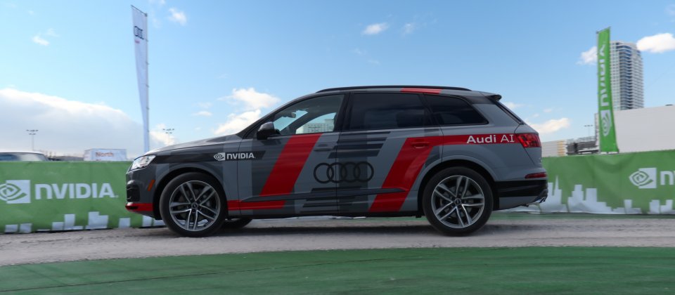 Audi展示了採用Nvidia人工智慧運算平台Drive PX 2的自駕車Audi Q7。