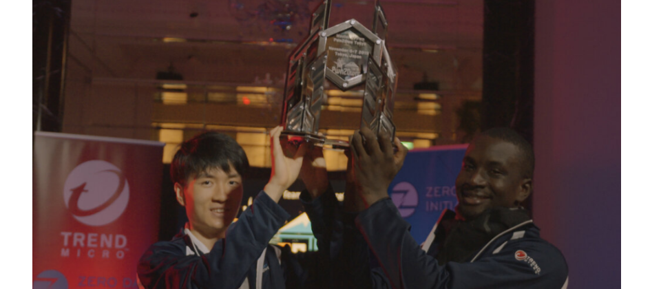 PWN2OWN TOKYO 2019駭客競賽,由Richard Zhu及Amat Cama組成的Fluoroacetate團隊,贏得Master of Pwn winners。(圖片來源/Zero Day Initiative)