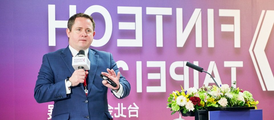 前英國首相FinTech大使Alastair Lukies認為,B2B2C模式是金融科技的未來,而傳統大銀行,可以變成一家提供各式各樣金融服務的數位超市。(圖片來源:金融研訓院)