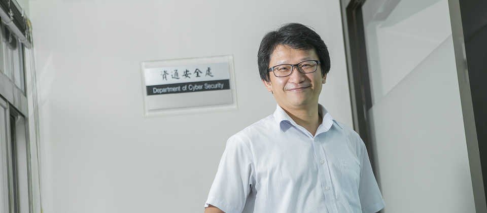 今年八月一日行政院正式成立資安處,處長由簡宏偉擔任。而他上任後的第一優先要務就是,要在年底前,完成資安管理法的立法院三讀程序,預計八月點會先有一份修正過的草案出爐。