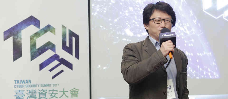 行政院資安處處長簡宏偉表示,資安處為了要發展臺灣的資安產業,希望透過政策指引的方式協助產業發展,所以先從資安旗艦計畫著手,提高部會採購臺灣自主研發的資安產品比例。
