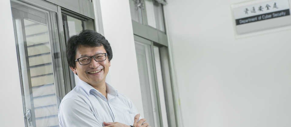 行政院資安處處長簡宏偉表示,政府今年編列的資安預算總額高達25億元,是歷年最高,並制定8大資安旗艦計畫,要求關鍵基礎設施相關的主管機關,都必須建置ISAC資安資訊分享與分析平臺。