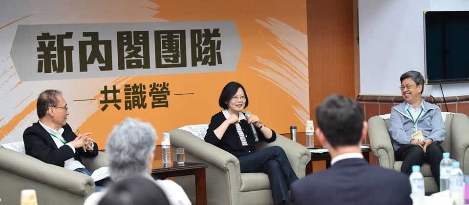 準總統蔡英文和準內閣團隊,將資安視為國防產業一環,也打算建立人數規模達6千人的資通電軍,作為未來國家資安實力的後盾。