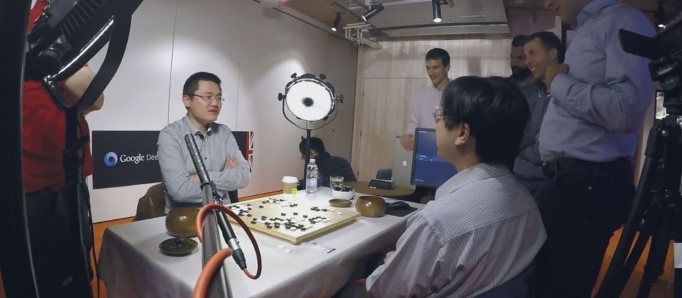科學家認為Google的AI系統AlphaGo已示範機器能夠在短時間內學習人類花了好幾年才學會的技能,而且還可能超越人類,但研究也顯示,從人類語料庫中學習的AI也會學到人類潛意識中的各種歧視。(示意圖,與新聞事件無關)