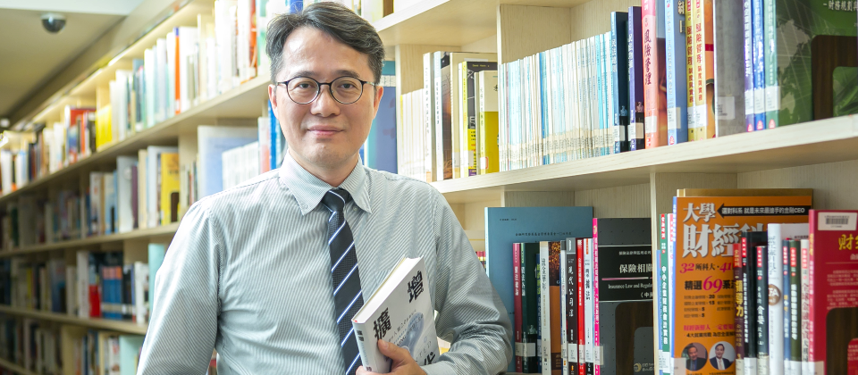 臺灣金融研訓院院務委員兼資訊處處長陳世訓
